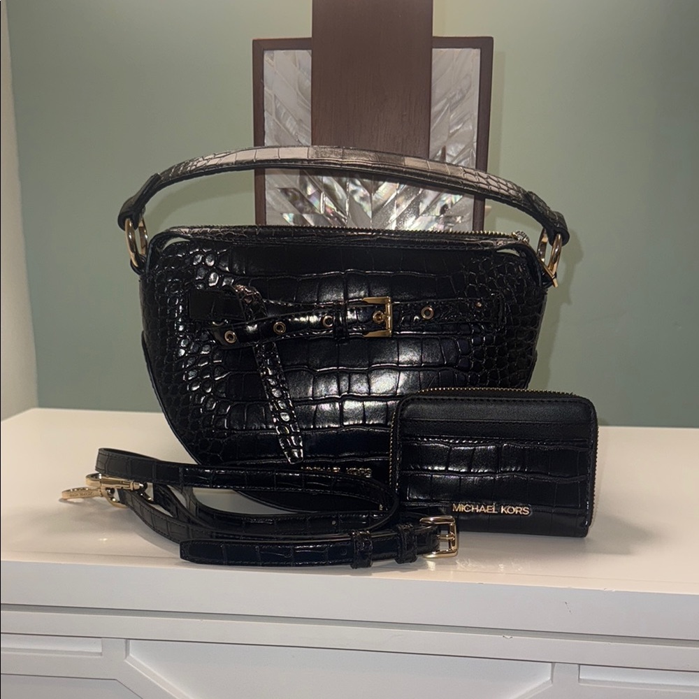 Michael Kors Black Croc-Embossed Women's Bag - Picture 1 of 3